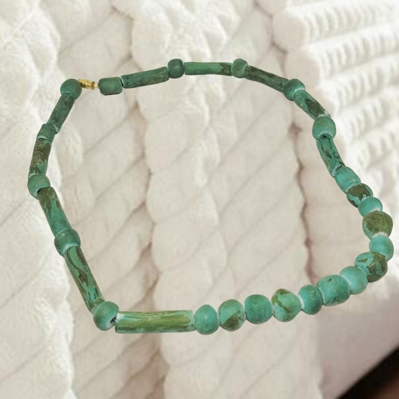 .Green Stone Beads Handmade Necklace - Picture 2 of 7